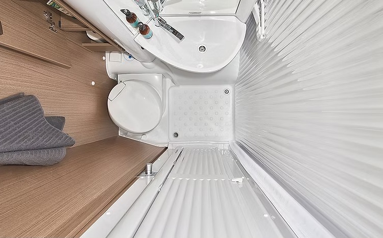 Douche en toilet gecombineerd